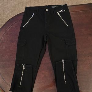 Blank NYC Reade crop skinny pants in black. Mid rise size 28